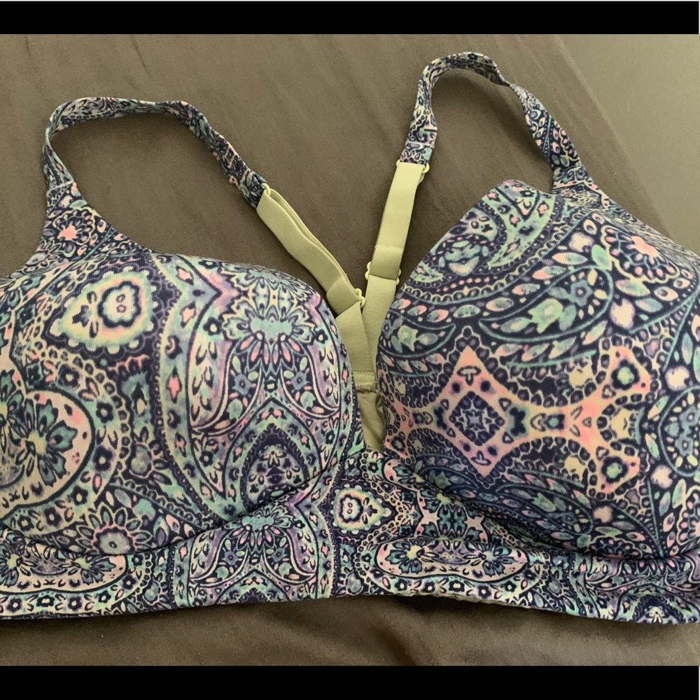 Victoria Secret Wireless 36DD bra